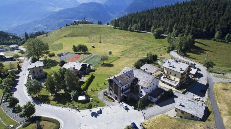 Hotel, Bar & Bistrot Saint Nicolas Gran Paradiso القديس نقولا المظهر الخارجي الصورة